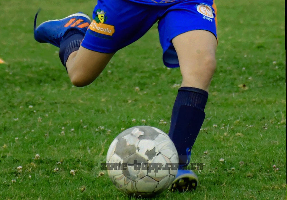 体育场记分牌局部的数字与刻度特写